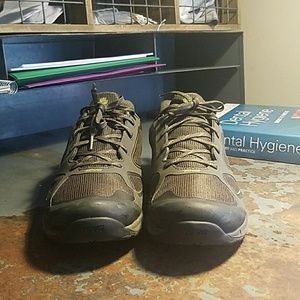 Hiking shoe